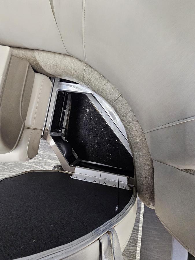 Used 2021 Avalon Excalibur winshield