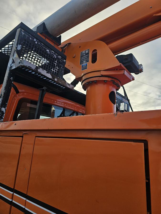 Used 2011 Freightliner / Altec M2106/ LRV56