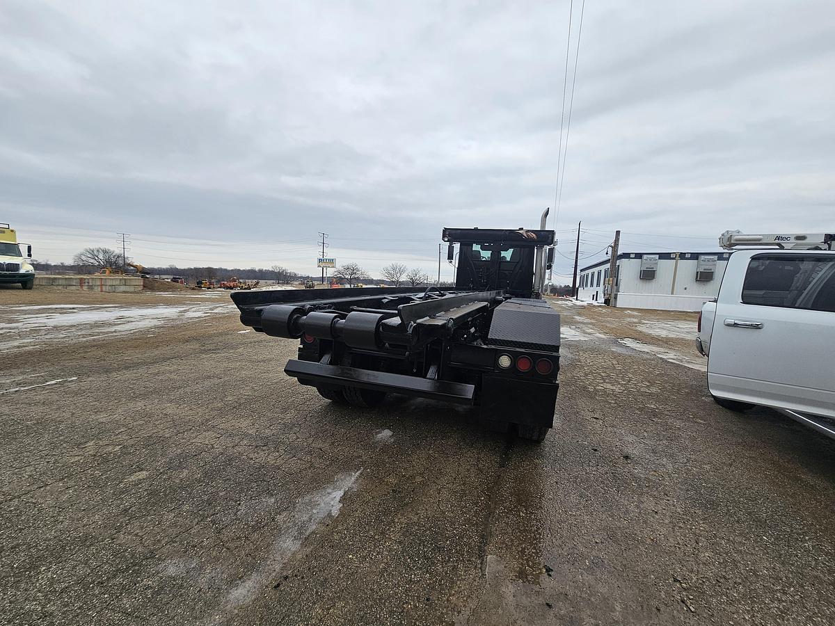 Used 2005 mack granite
