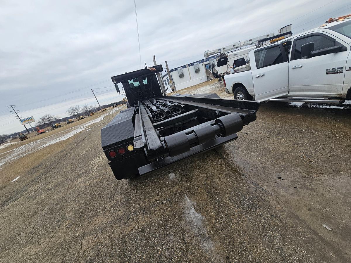 Used 2005 mack granite