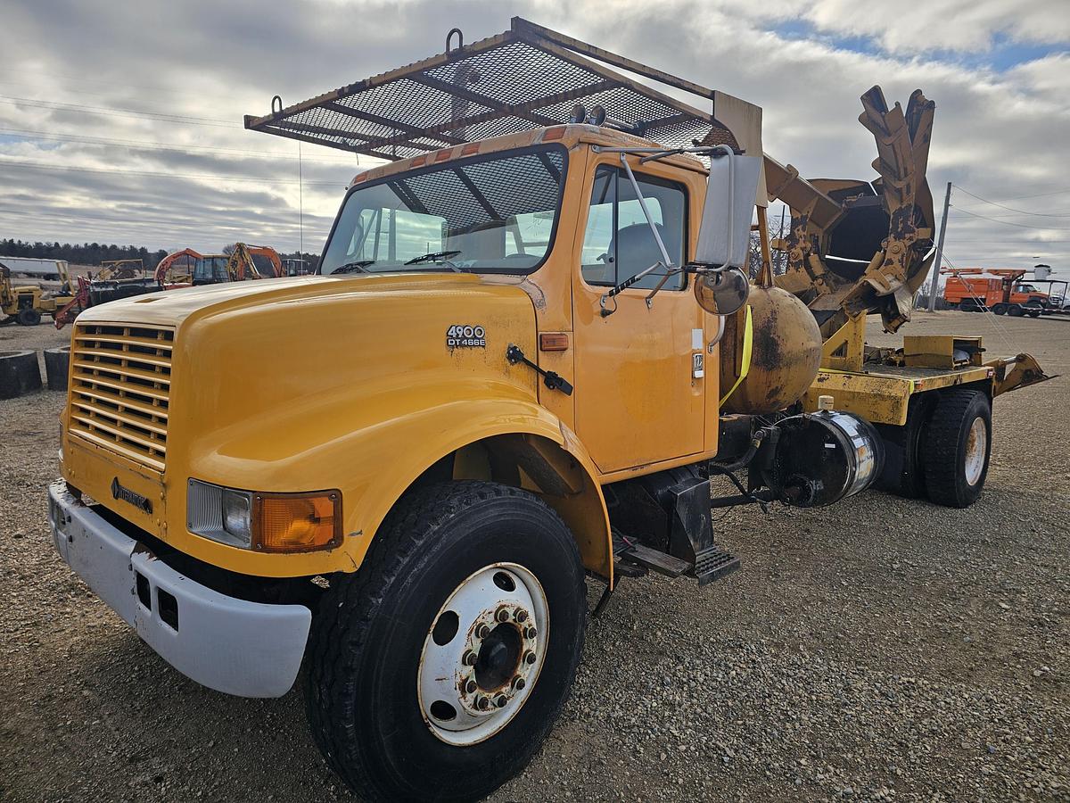 Used 2001 International 4900 Tree Spade