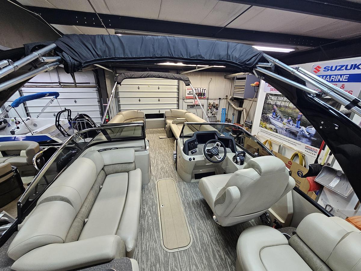 Used 2021 Avalon Excalibur winshield