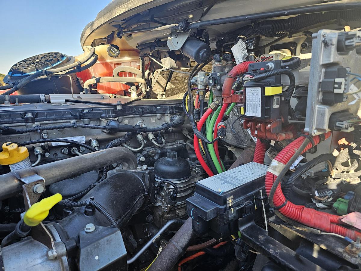 Used 2018 Freightliner SD