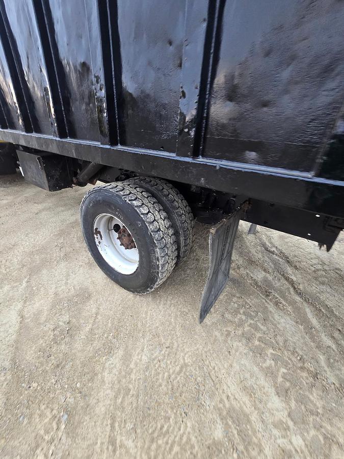 Used 2014 Peterbuilt 382