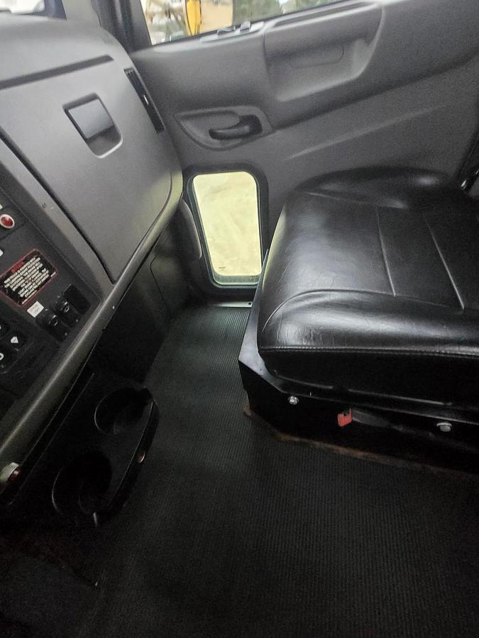 Used 2014 Peterbuilt 382