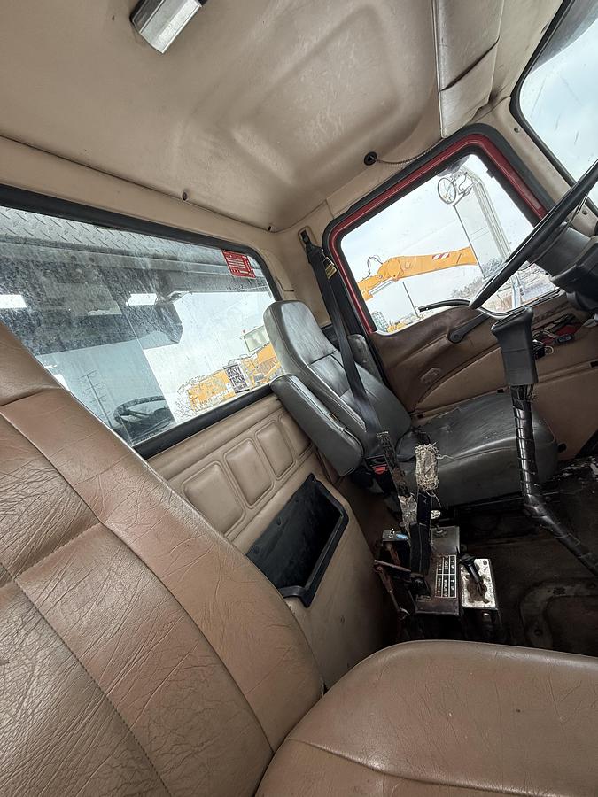 Used 2005 mack granite