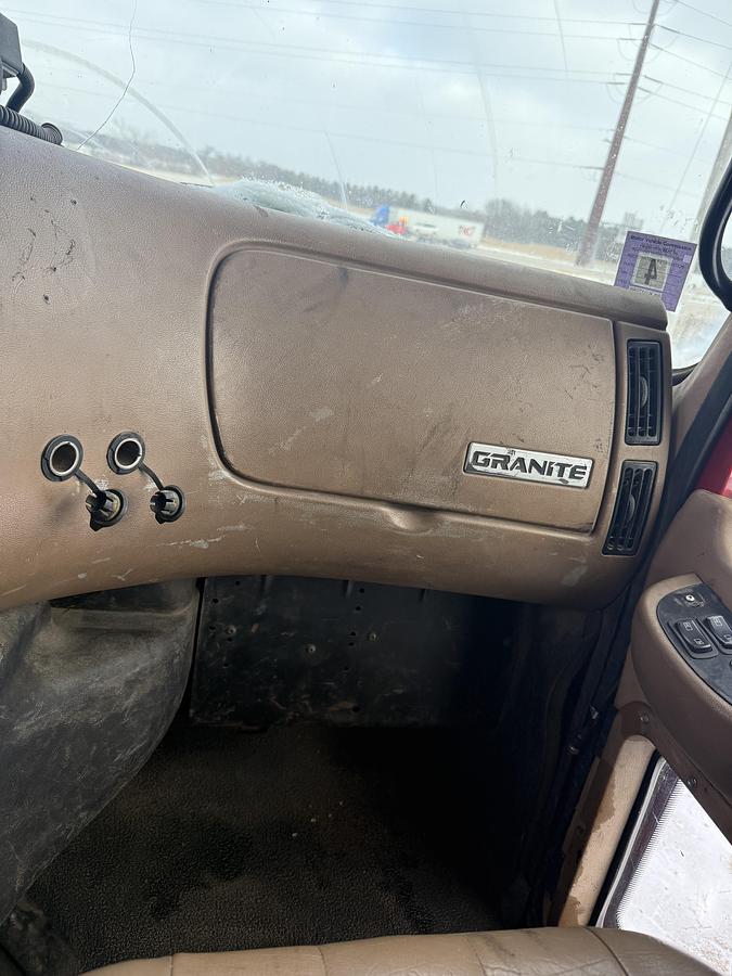 Used 2005 mack granite