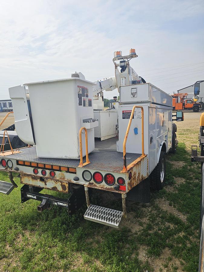 Used 2010 Ford /  Altec F550 / AT37G
