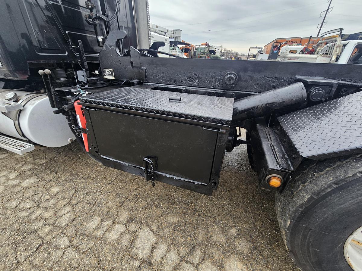 Used 2005 mack granite