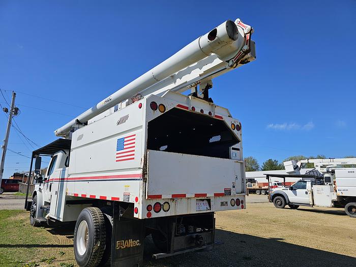 Used 2012 Freightliner / Altec M2106/ LRV56