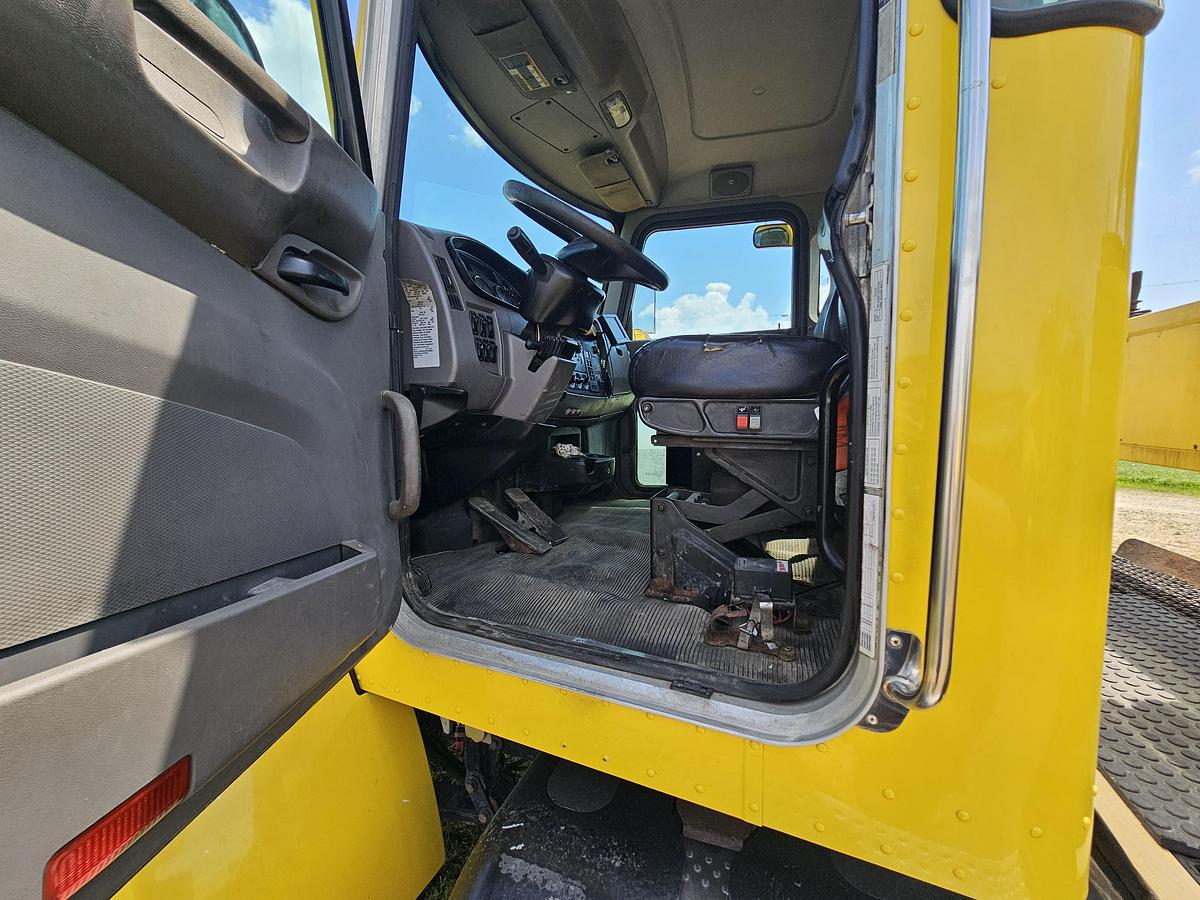 Used 2014 Peterbuilt 382
