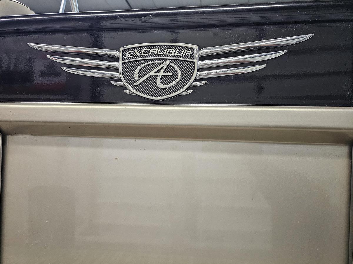 Used 2021 Avalon Excalibur winshield