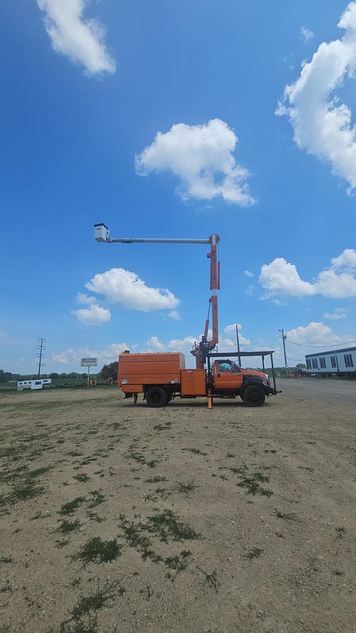 Used 2015 Ford / Altec F750 / LR756