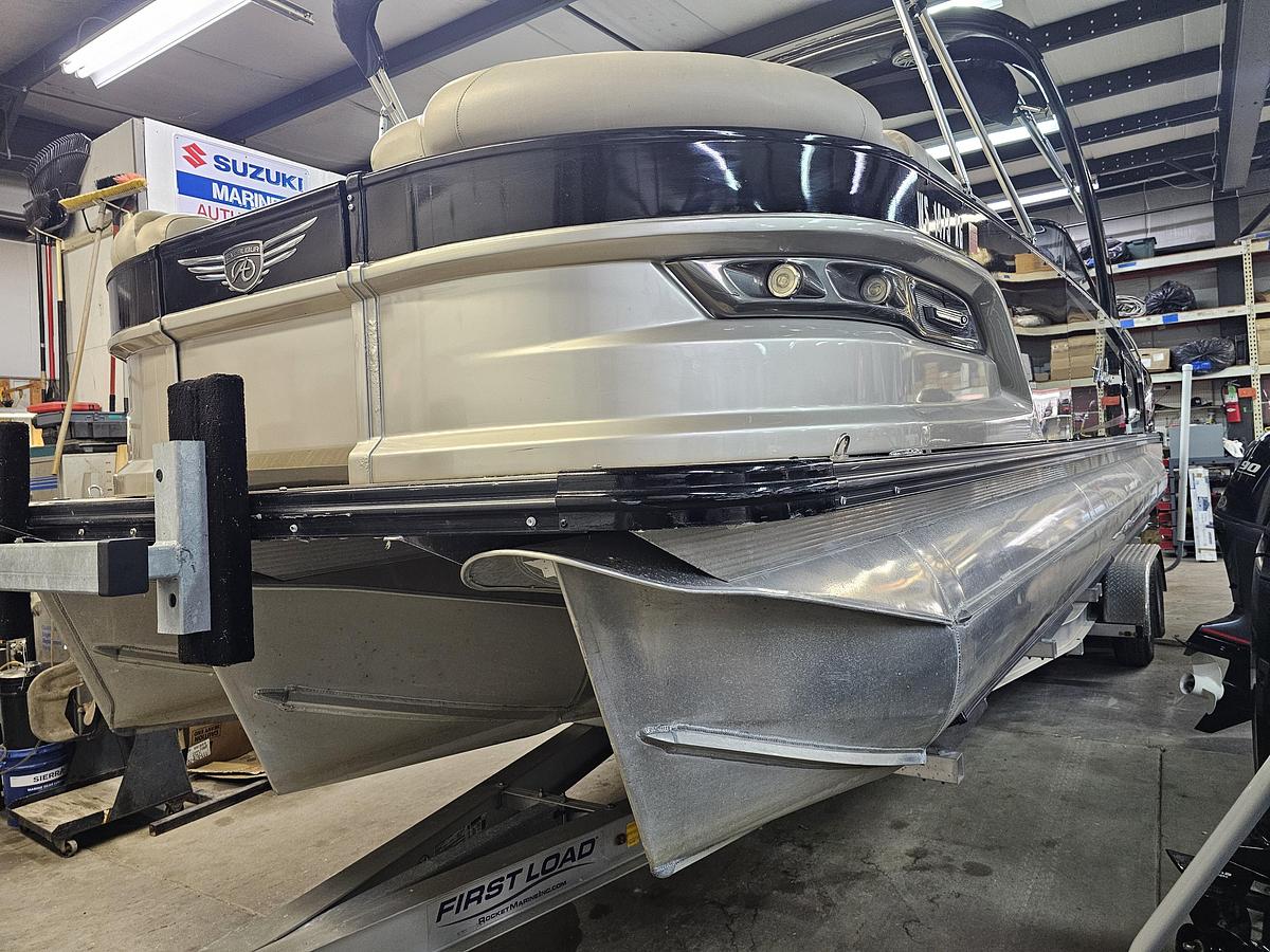 Used 2021 Avalon Excalibur winshield