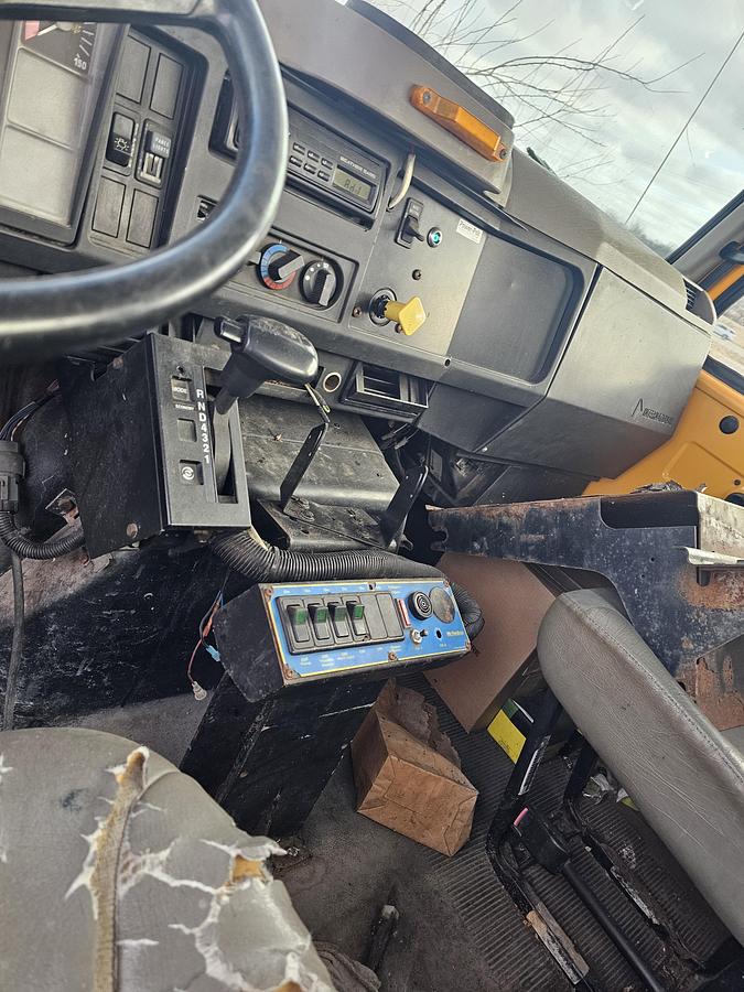 Used 2001 International 4900 Tree Spade