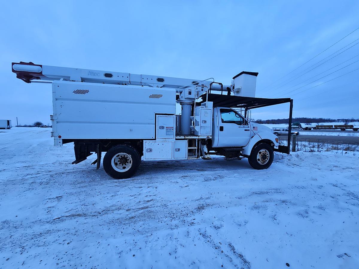 Used 2010 Ford/ Altec F750 /LRV