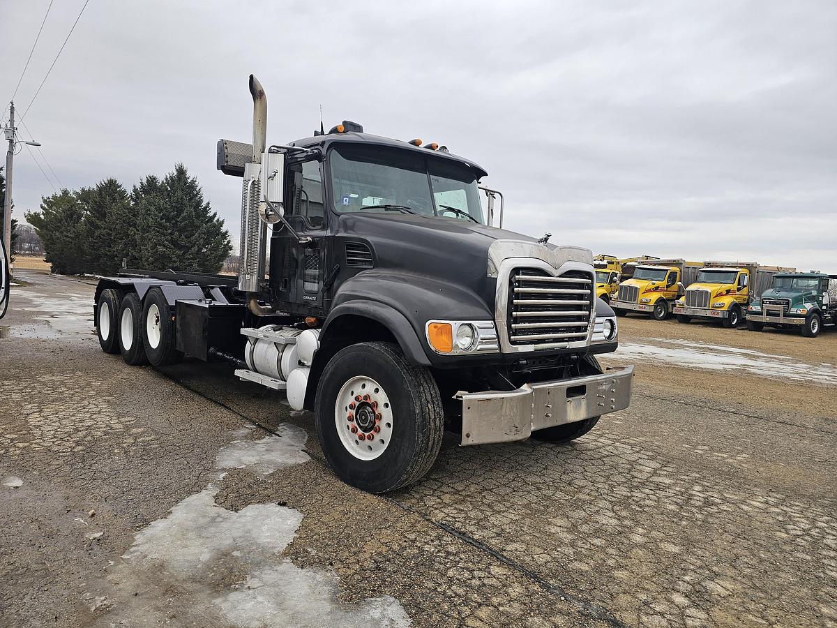 Used 2005 mack granite
