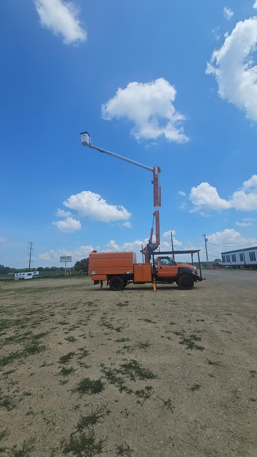 Used 2015 Ford / Altec F750 / LR756