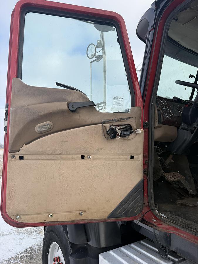 Used 2005 mack granite
