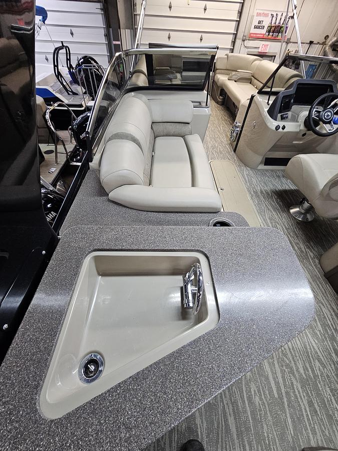 Used 2021 Avalon Excalibur winshield