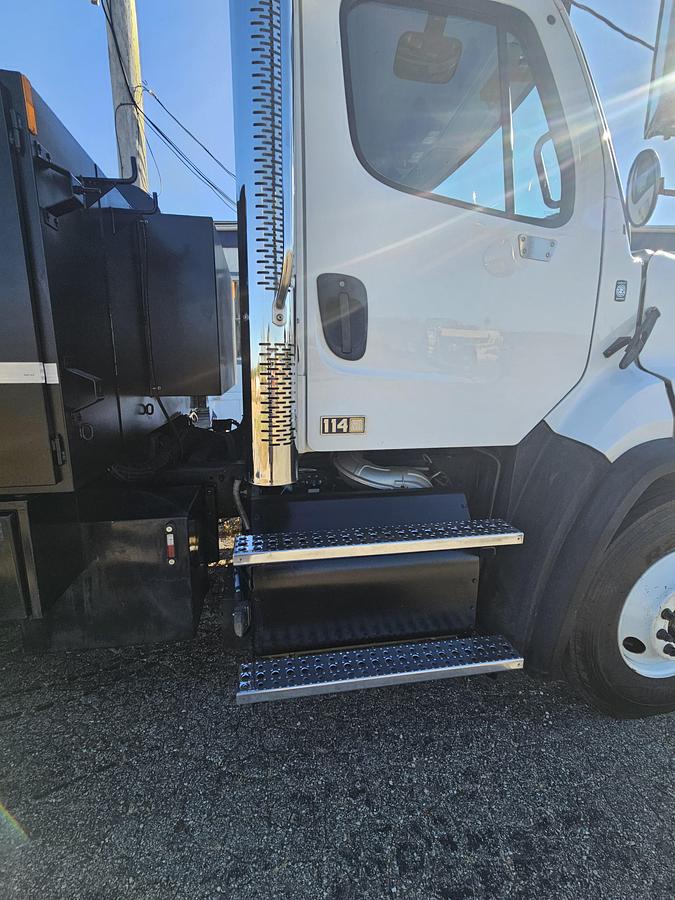 Used 2018 Freightliner SD
