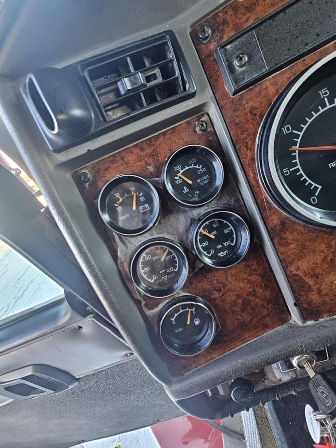 Used 2005 Kenworth T300