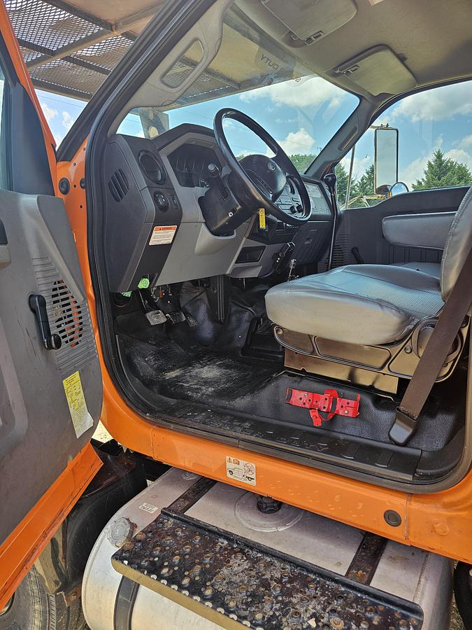 Used 2015 Ford / Altec F750 / LR756