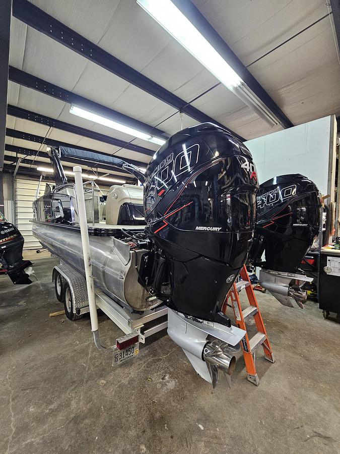 Used 2021 Avalon Excalibur winshield