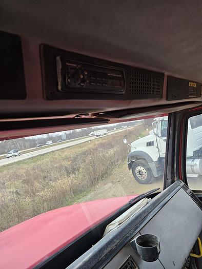 Used 2001 Freightliner FL112