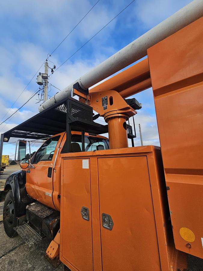 Used 2010 Ford /  Altec F750/ LRV55