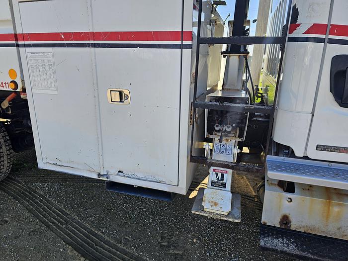 Used 2012 Freightliner / Altec M2106/ LRV56