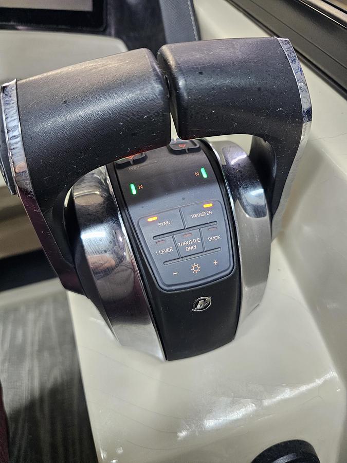 Used 2021 Avalon Excalibur winshield