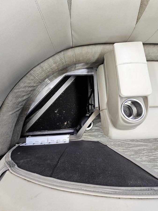 Used 2021 Avalon Excalibur winshield