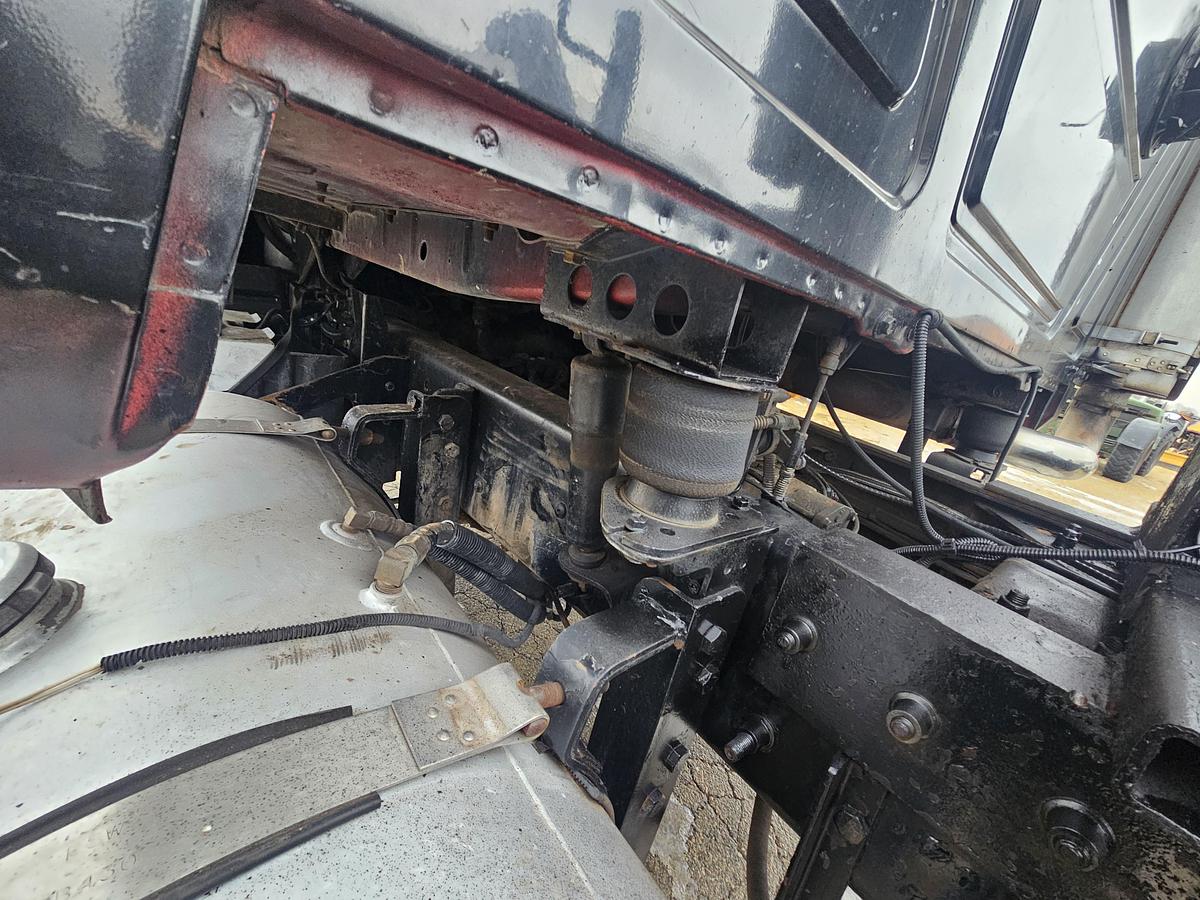 Used 2005 mack granite