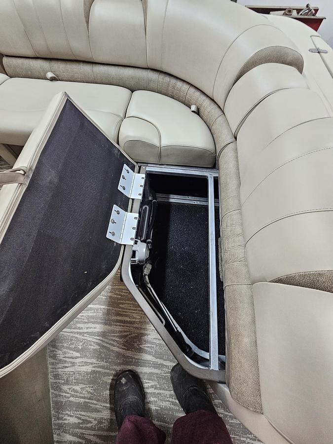 Used 2021 Avalon Excalibur winshield