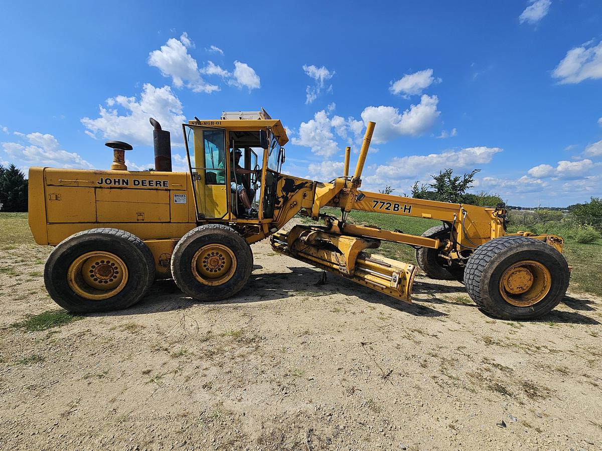 Used 1989 John Deere 772BH