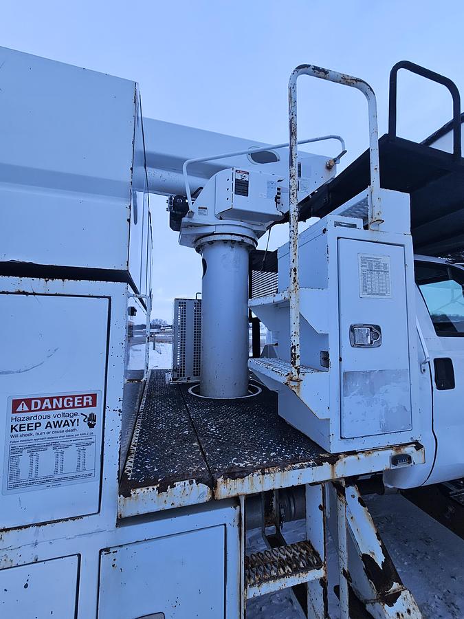 Used 2010 Ford/ Altec F750 /LRV