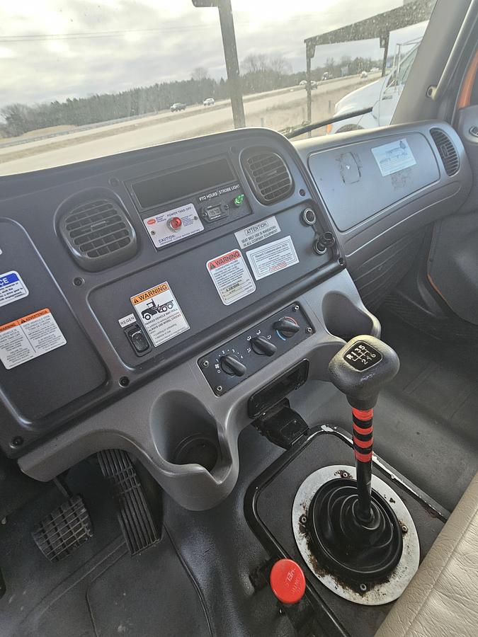 Used 2011 Freightliner / Altec M2106/ LRV56