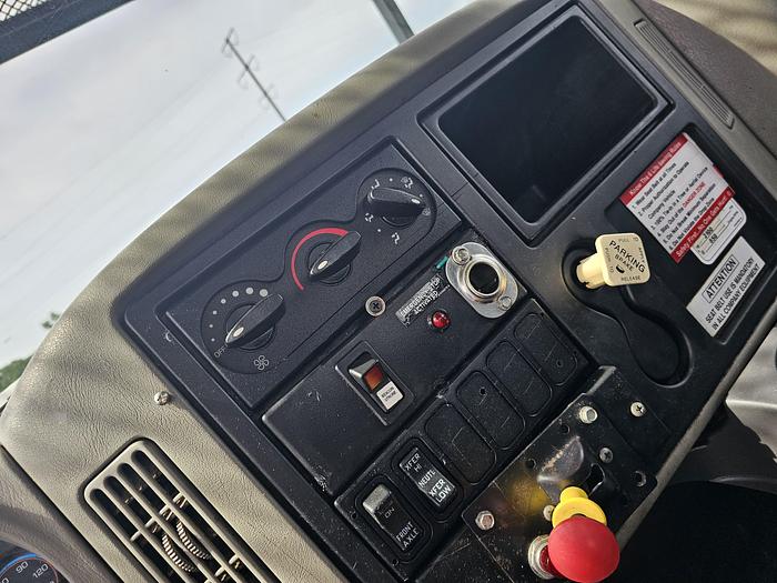 Used 2011 International / Altec 7400/ LRV60RM-E70