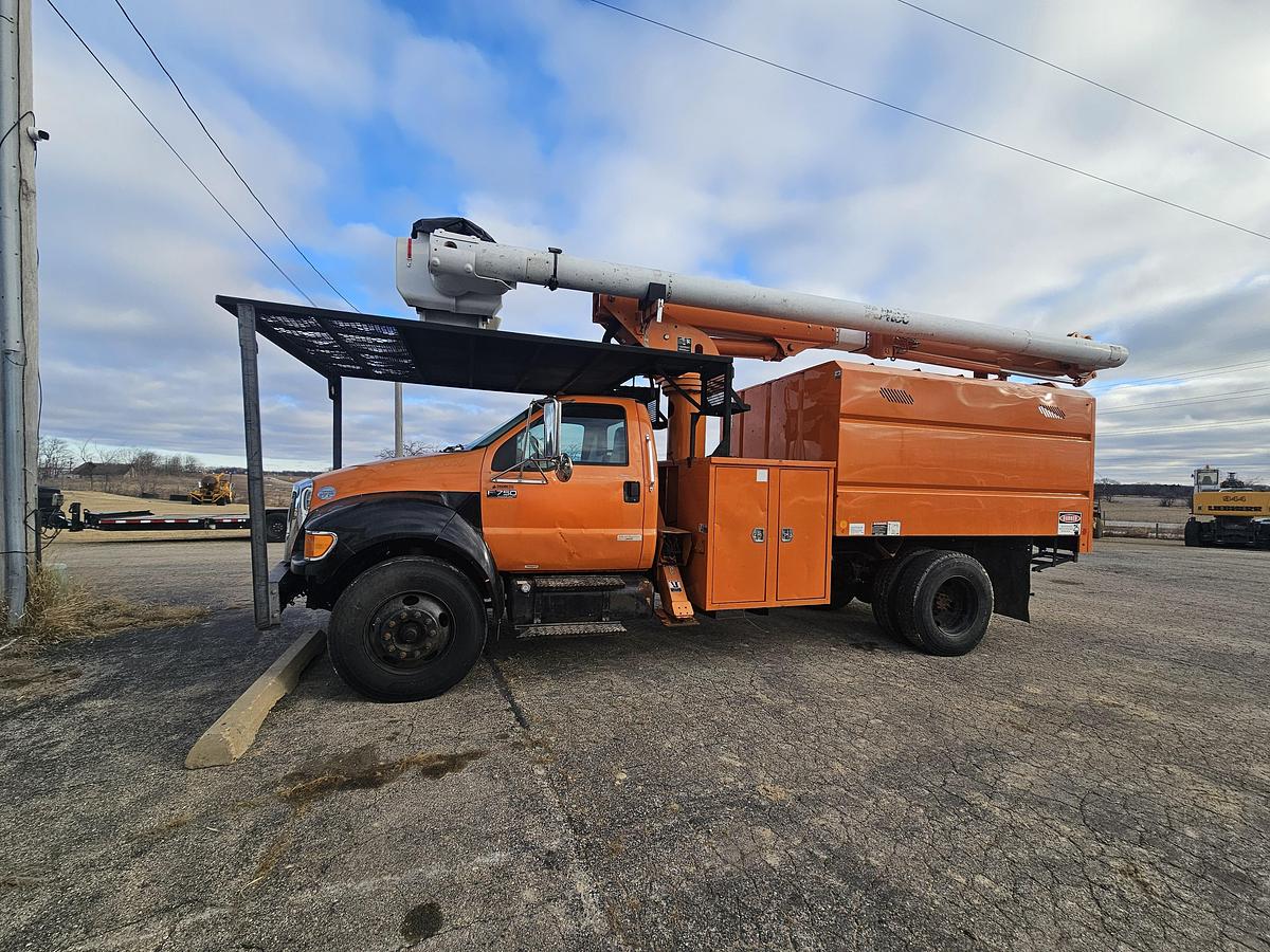 Used 2010 Ford /  Altec F750/ LRV55