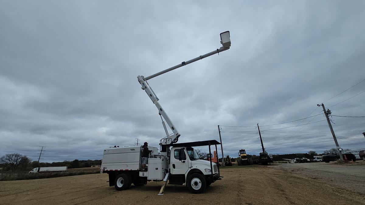 Used 2015 Freightliner / Altec M2106/ LRV60-E70