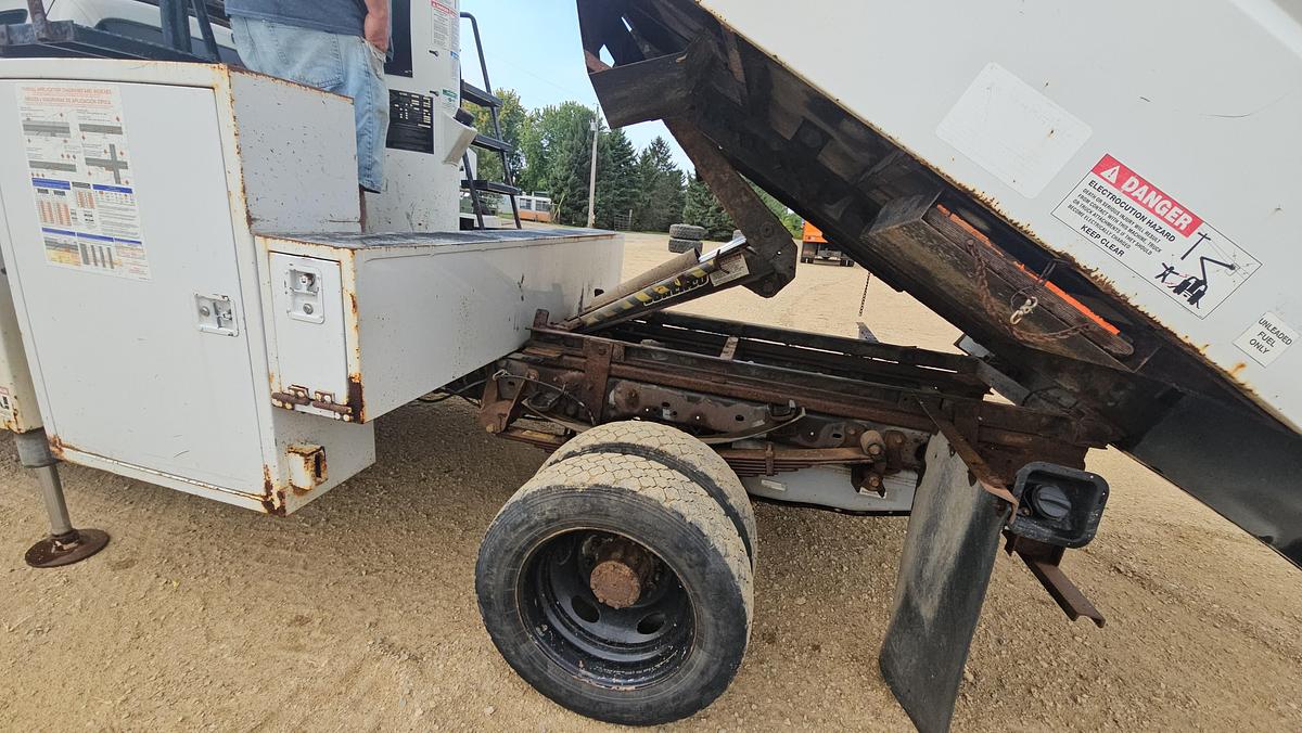 Used 2012 Ford /  Versalift F550 / SST40EIH