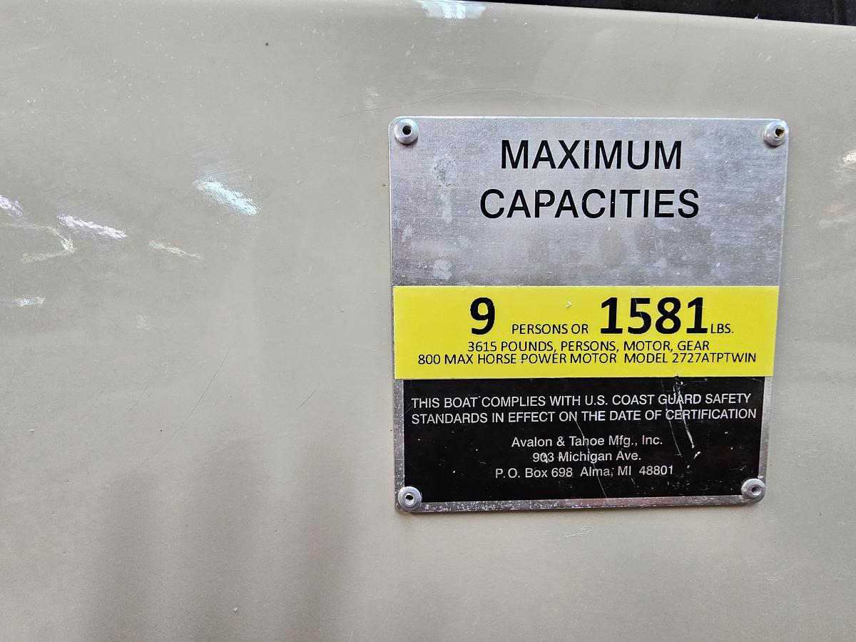 Used 2021 Avalon Excalibur winshield