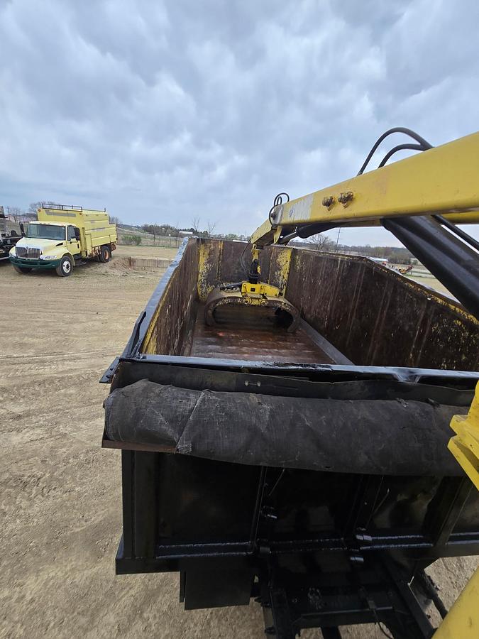 Used 2014 Peterbuilt 382