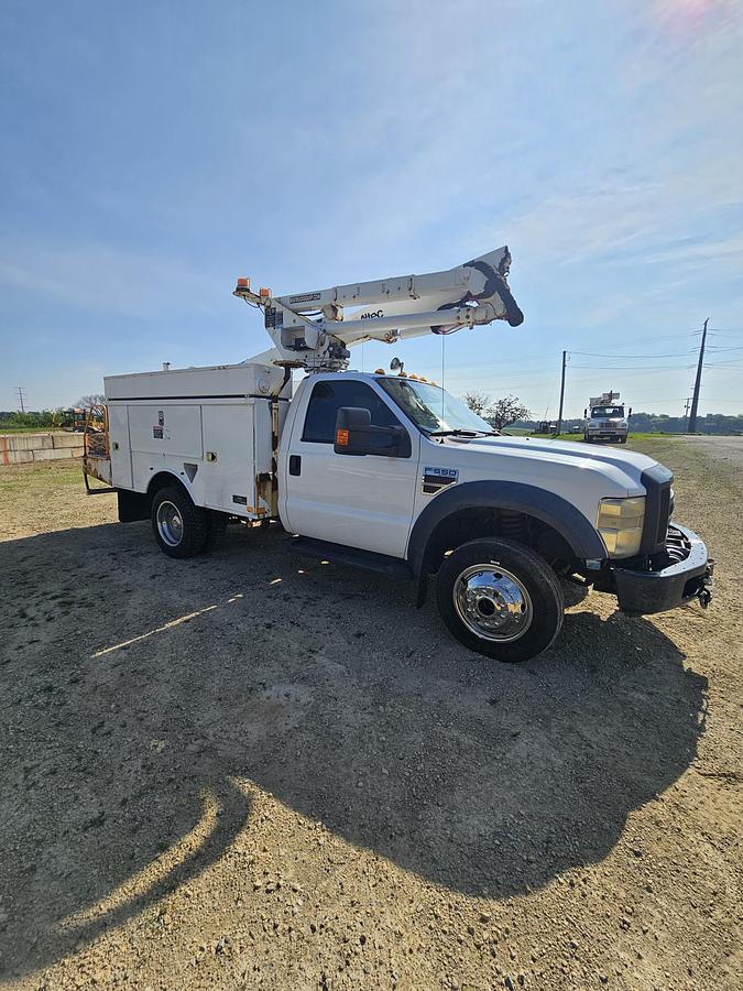 Used 2010 Ford /  Altec F550 / AT37G