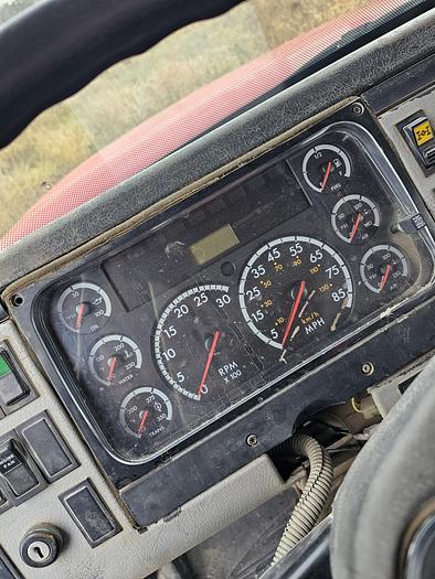 Used 2001 Freightliner FL112