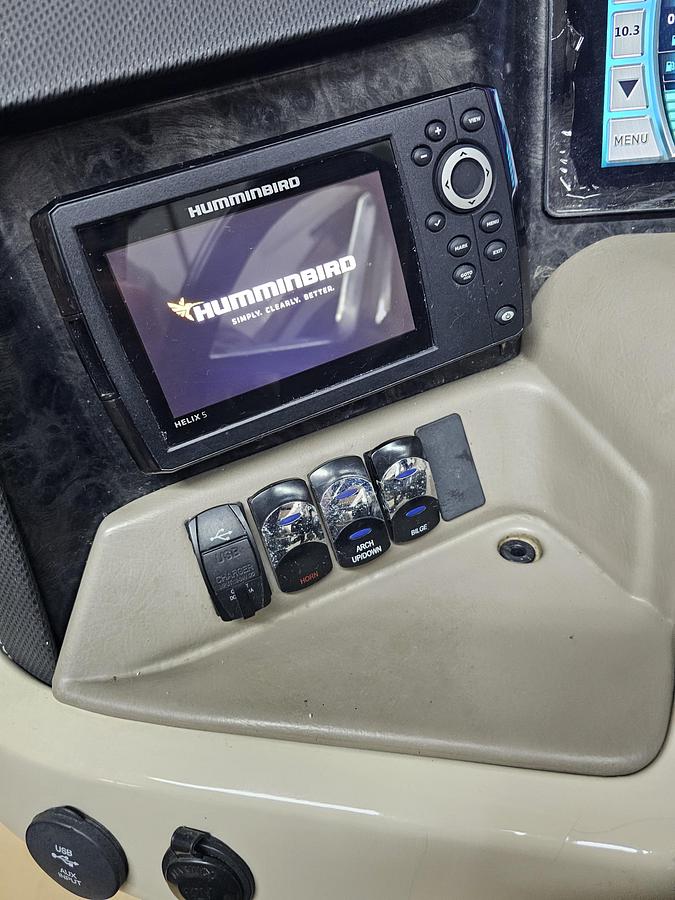 Used 2021 Avalon Excalibur winshield