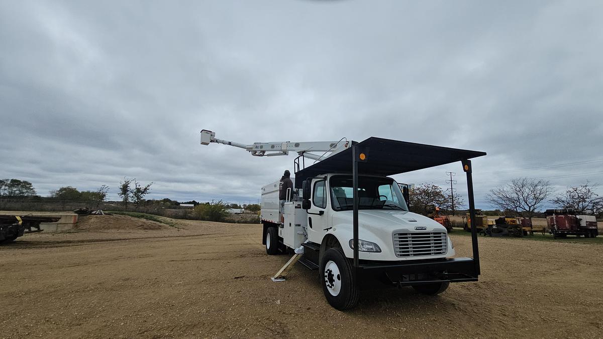 Used 2015 Freightliner / Altec M2106/ LRV60-E70