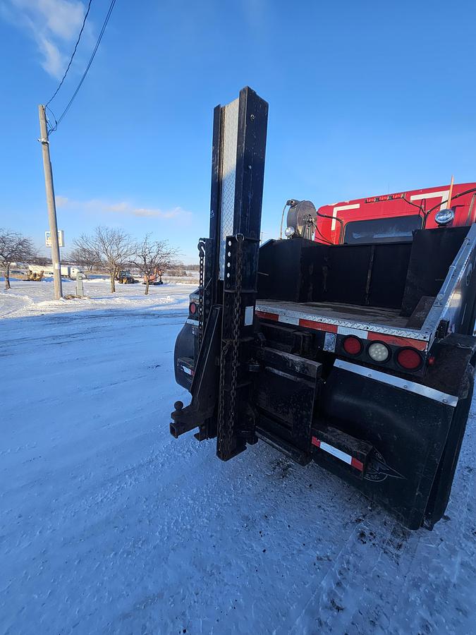 Used 2005 Kenworth T300