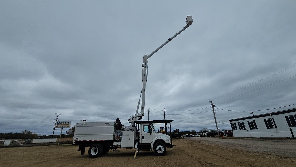 Used 2015 Freightliner / Altec M2106/ LRV60-E70